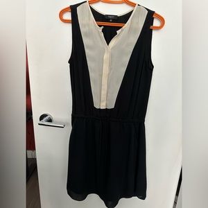 Aritzia Babaton dress, Black, Size S
White collar, black waist drawstring